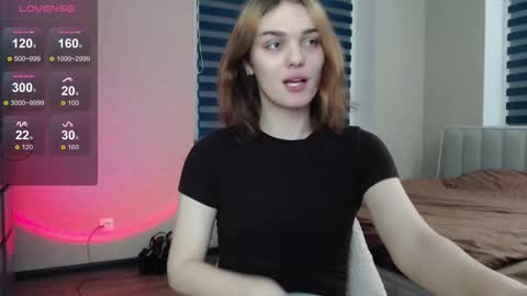 Snapshot of emiliarhodes chatting on November 2025 09:48:01 PM Emi online show from November 2025 09:48:01 PM