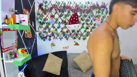 EMILI AND GIN online show from December 2024 05:31:02 AM