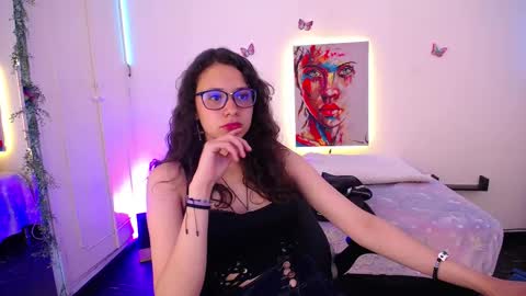 Emili Russo online show from October 2025 07:58:02 PM