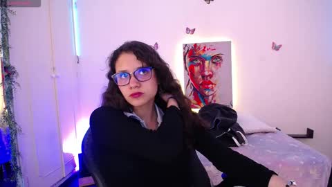 Emili Russo online show from October 2025 07:47:02 PM