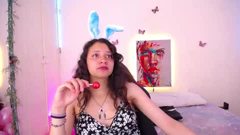 Emili Russo online show from October 2025 08:57:01 PM