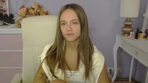 Snapshot of emilly_lust99 chatting on November 2025 02:44:01 PM Emilly online show from November 2025 02:44:01 PM