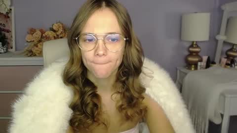 Snapshot of emilly_lust99 chatting on November 2025 07:44:02 AM Emilly online show from November 2025 07:44:02 AM