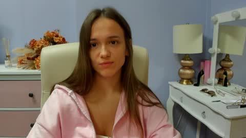 Emilly online show from April 2026 06:39:01 AM