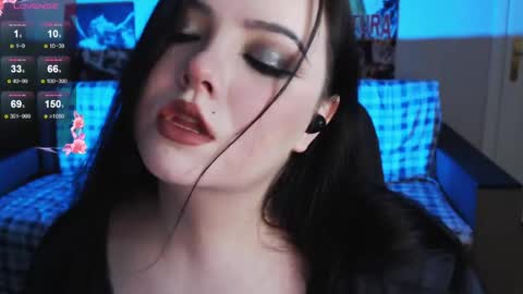 Snapshot of emillybones chatting on April 2026 08:33:02 PM Emily online show from April 2026 08:33:02 PM