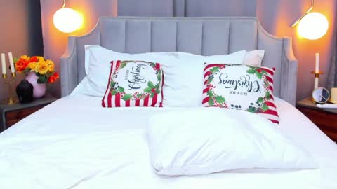 Snapshot of emillybronte chatting on December 2024 02:52:01 AM EMMA online show from December 2024 02:52:01 AM