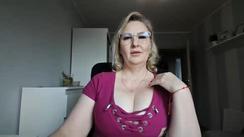 Snapshot of emillykiss chatting on March 2026 07:35:02 AM EmillyLove online show from March 2026 07:35:02 AM