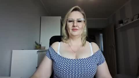 Snapshot of emillykiss chatting on March 2026 07:25:01 AM EmillyLove online show from March 2026 07:25:01 AM