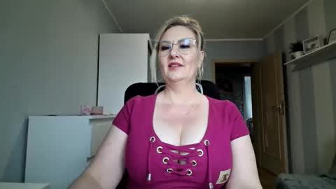 Snapshot of emillykiss chatting on March 2026 02:55:01 PM EmillyLove online show from March 2026 02:55:01 PM