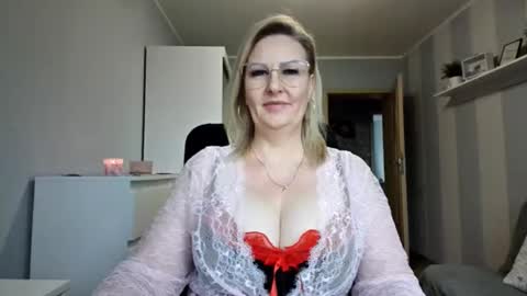 Snapshot of emillykiss chatting on March 2026 07:45:01 AM EmillyLove online show from March 2026 07:45:01 AM