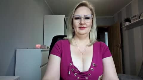 Snapshot of emillykiss chatting on March 2026 07:09:02 AM EmillyLove online show from March 2026 07:09:02 AM