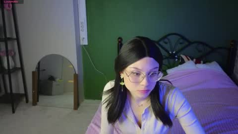 Snapshot of emily__hamilton chatting on June 2026 12:45:01 AM Emily online show from June 2026 12:45:01 AM