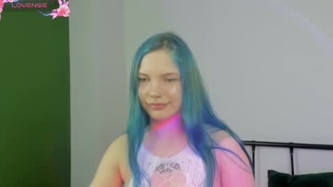 Snapshot of emily__hamilton chatting on June 2026 06:52:02 AM Emily online show from June 2026 06:52:02 AM