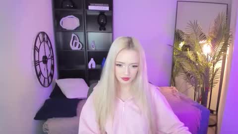 Emily online show from November 2025 04:21:02 PM