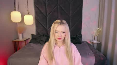 Emily online show from December 2025 04:33:01 PM