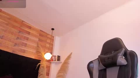 emily_brown04 online show from November 2025 02:06:02 PM