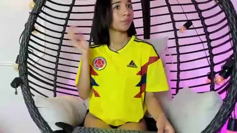 emily_bruss online show from June 2026 07:48:01 PM
