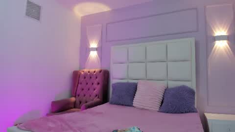 emily_bruss online show from July 2026 09:17:02 PM
