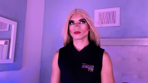 Snapshot of emily_castillo1_ chatting on September 2025 05:53:01 AM emily_castillo1_ online show from September 2025 05:53:01 AM