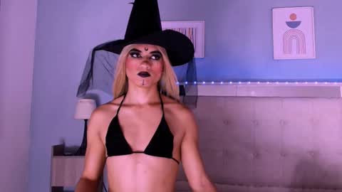 Snapshot of emily_castillo1_ chatting on October 2025 05:27:01 AM emily_castillo1_ online show from October 2025 05:27:01 AM