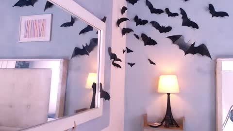 Snapshot of emily_castillo1_ chatting on November 2025 04:35:01 AM emily_castillo1_ online show from November 2025 04:35:01 AM