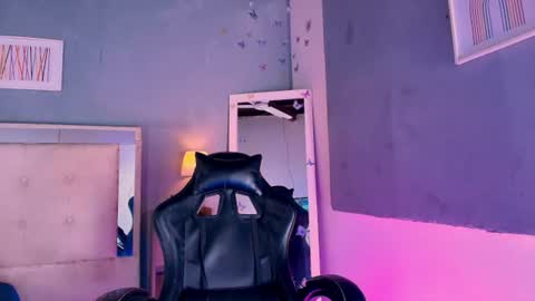 emily_castillo1_ online show from July 2026 06:05:01 AM