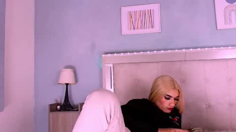 emily_castillo_1 online show from September 2025 05:12:01 AM