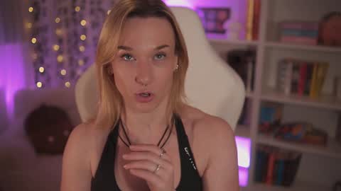 Em -  online show from December 2024 10:41:02 PM