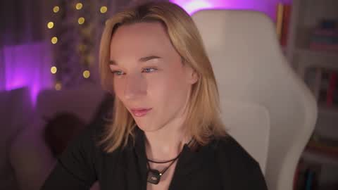 Em -  online show from January 2025 10:44:02 PM