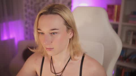 Em -  online show from January 2025 10:12:02 PM