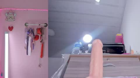 Snapshot of emily_foxxxi chatting on April 2026 11:22:02 PM emily_foxxxi online show from April 2026 11:22:02 PM