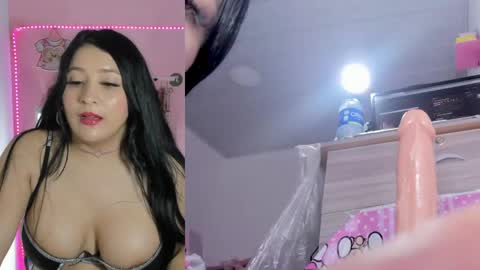 Snapshot of emily_foxxxi chatting on April 2026 02:27:02 AM emily_foxxxi online show from April 2026 02:27:02 AM