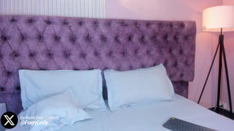 Snapshot of emily_foxyy chatting on February 2025 07:59:02 PM Emily online show from February 2025 07:59:02 PM