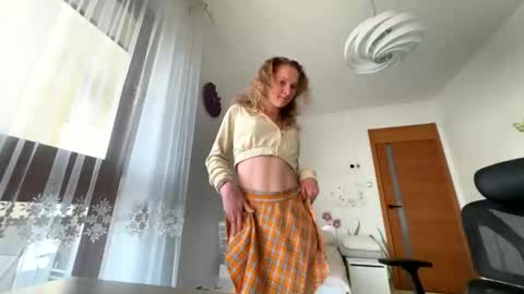 Emily  online show from October 2025 10:38:01 AM
