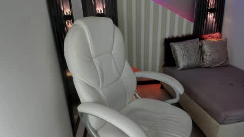 Emily online show from September 2025 03:35:02 PM