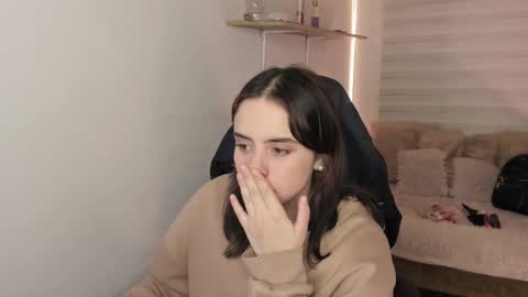 emily_lindey online show from October 2025 03:18:02 AM