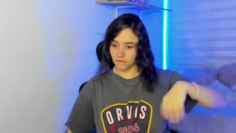 emily_lindey online show from November 2025 03:19:01 AM