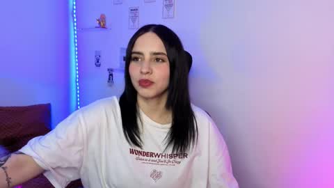 Snapshot of emily_lindey_ chatting on February 2026 03:43:01 AM Emily Lindey online show from February 2026 03:43:01 AM