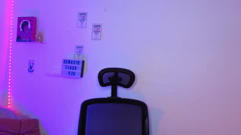 Emily Lindey online show from March 2026 07:25:02 AM