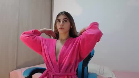 Snapshot of emily_mikelhot chatting on April 2026 07:31:01 AM emily_mikelhot online show from April 2026 07:31:01 AM