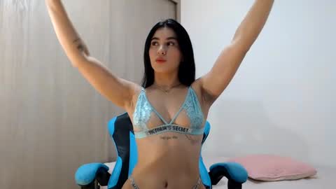 emily_mikelhot online show from July 2026 05:15:02 AM