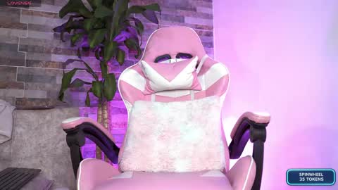 Snapshot of emily_montoya chatting on April 2026 12:46:02 AM Emily online show from April 2026 12:46:02 AM