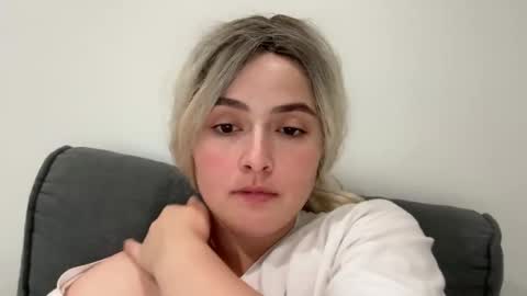 emily_morning_dew online show from September 2025 02:31:02 PM