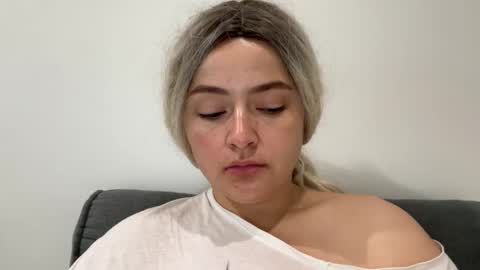 emily_morning_dew online show from September 2025 05:11:01 AM