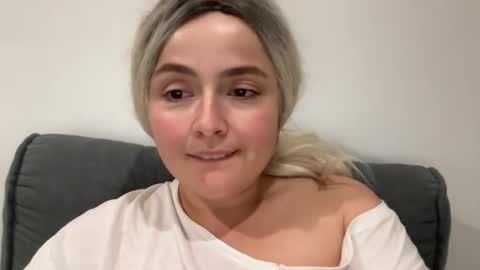 emily_morning_dew online show from September 2025 07:50:01 PM