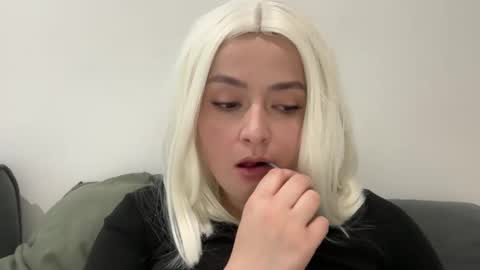 emily_morning_dew online show from November 2025 01:22:01 PM