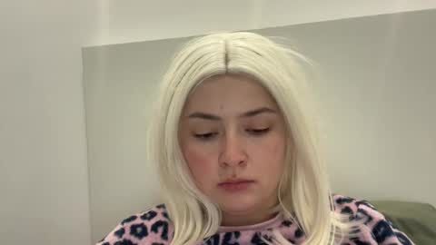 emily_morning_dew online show from December 2025 07:49:01 AM