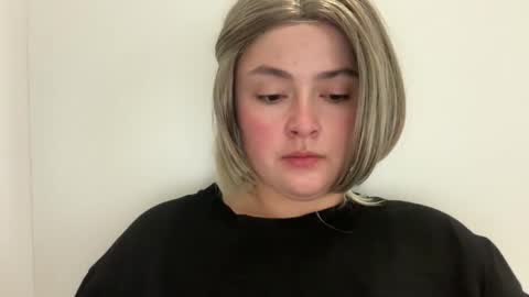 Snapshot of emily_morning_dew chatting on April 2026 06:05:02 AM emily_morning_dew online show from April 2026 06:05:02 AM