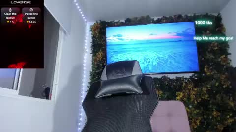 emily_palmeer online show from June 2026 09:01:02 AM