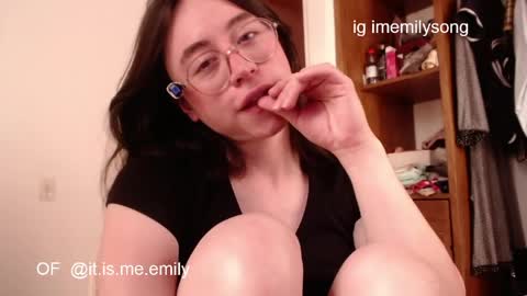Snapshot of emily_pearl_ chatting on April 2026 10:10:01 PM emily_pearl_ online show from April 2026 10:10:01 PM
